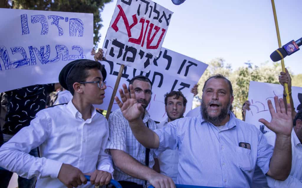 בנצי גופשטיין ואנשי להב&quot;ה מפגינים נגד מצעד הגאווה בירושלים, 2016 (צילום: יונתן סינדל/פלאש 90)