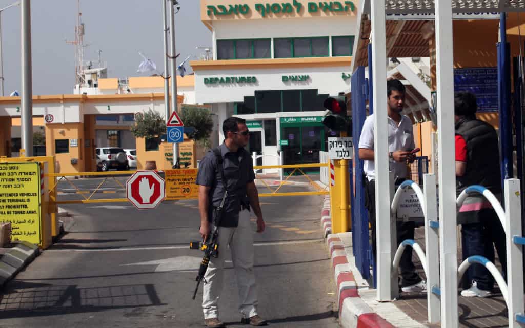 מעבר גבול טאבה (צילום: יוסי זמיר / פלאש 90) מעבר גבול טאבה (צילום: יוסי זמיר / פלאש 90)