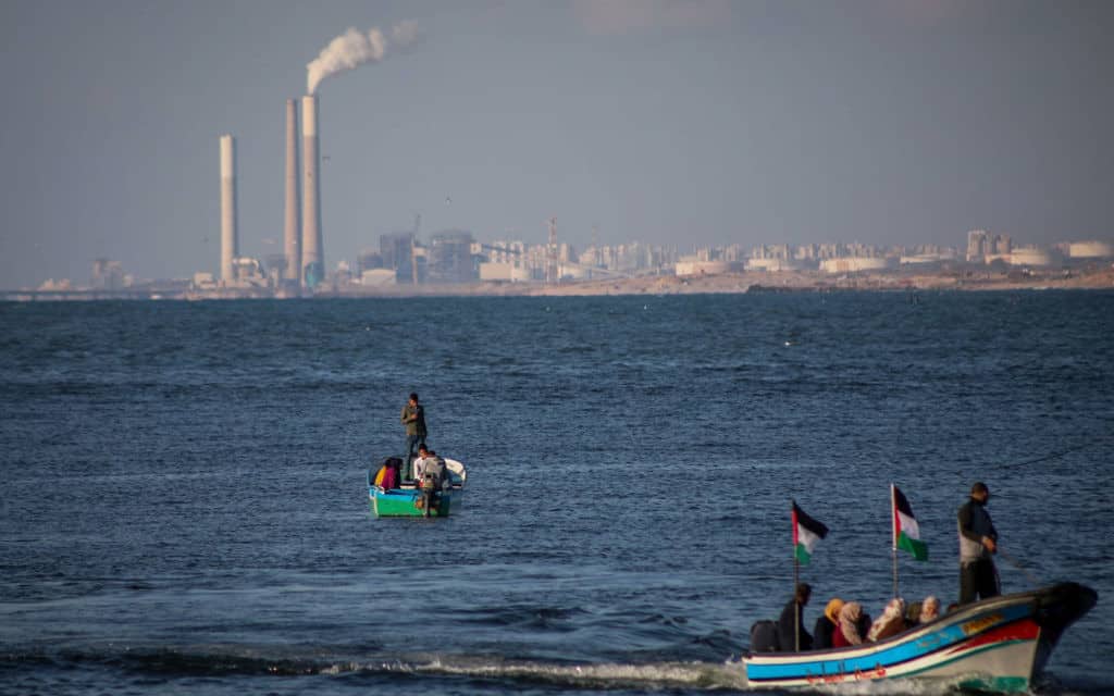 חוף העיר עזה (צילום: Hassan Jedi / Flash90)