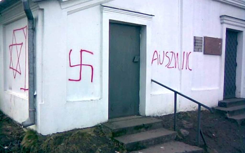 כתובות נאצה אנטישמיות בפולין (צילום: הקרן לשמירת מורשת יהדות פולין, AP)
