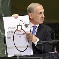 בנימין נתניהו נואם באו"ם נגד הסכם הגרעין עם איראן, 27 בספטמבר 2012 (צילום: AP Photo/Seth Wenig)