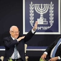 ראש הממשלה בנימין נתניהו ונשיא המדינה ראובן ריבלין בטקס יום העצמאות ה-71 בבית הנשיא (צילום: נעם רבקין פנטון/פלאש90) ראש הממשלה בנימין נתניהו ונשיא המדינה ראובן ריבלין בטקס יום העצמאות ה-71 בבית הנשיא (צילום: נעם רבקין פנטון/פלאש90)