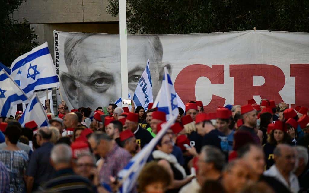 הפגנת האופוזיציה ברחבת מוזיאון תל אביב (צילום: תומר נויברג/פלאש90)