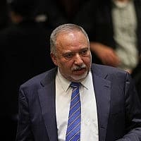 אביגדור ליברמן במליאה בעת פיזור הכנסת ה-21 (צילום: יונתן סינדל/פלאש90) אביגדור ליברמן במליאה בעת פיזור הכנסת ה-21 (צילום: יונתן סינדל/פלאש90)