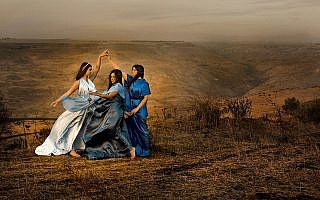 בנותיו של איוב (כל הזכויות שמורות – דקלה לאור) (צילום: כל הזכויות שמורות – דקלה לאור) בנותיו של איוב (כל הזכויות שמורות – דקלה לאור) (צילום: כל הזכויות שמורות – דקלה לאור)