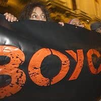 הפגנת BDS למען חרם על ישראל (צילום: AP, Jacques Brinon)