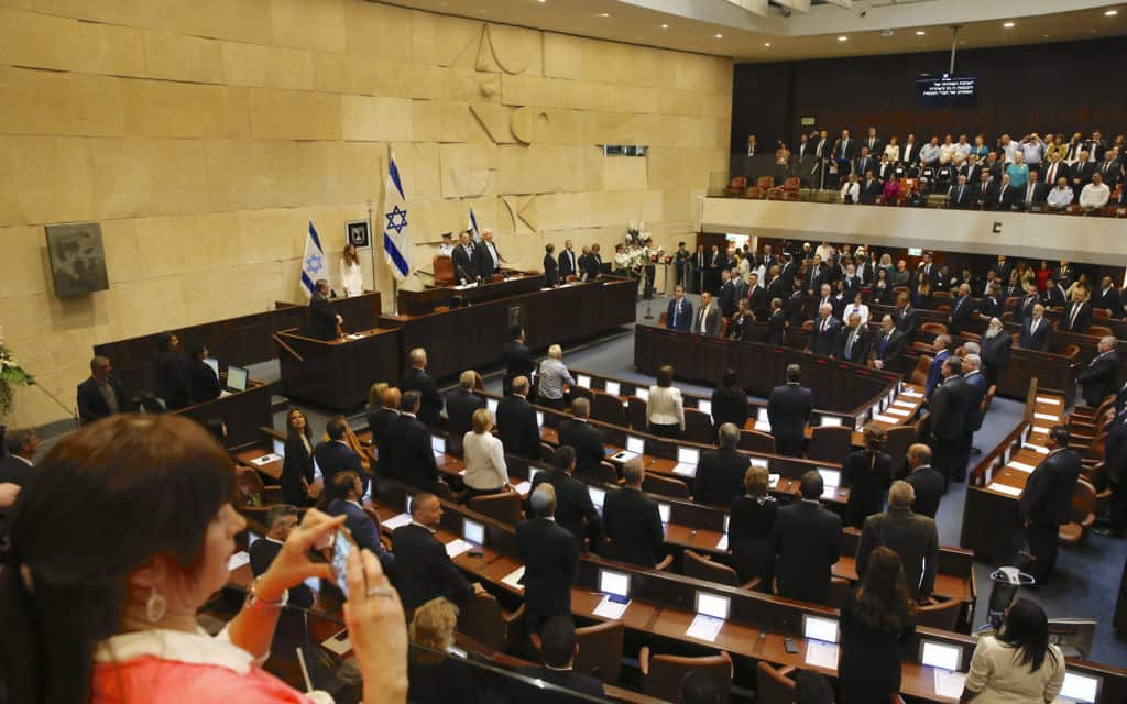 השבעת הכנסת ה-21, אתמול (צילום: AP Photo/Ariel Schalit) השבעת הכנסת ה-21, אתמול (צילום: AP Photo/Ariel Schalit)