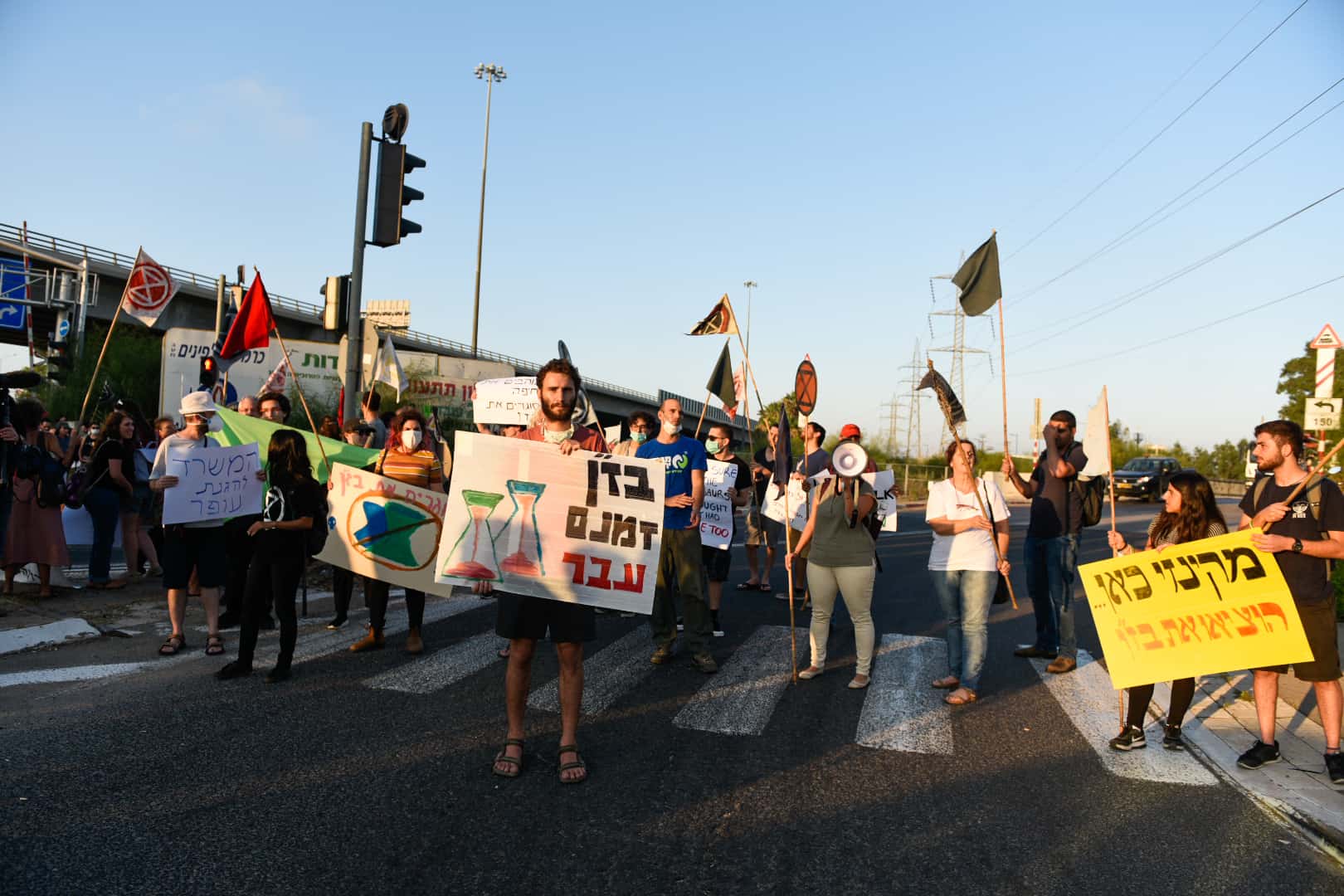 הפגנה בחיפה נגד בז&quot;ן (צילום: מאיר ועקנין, פלאש 90)
