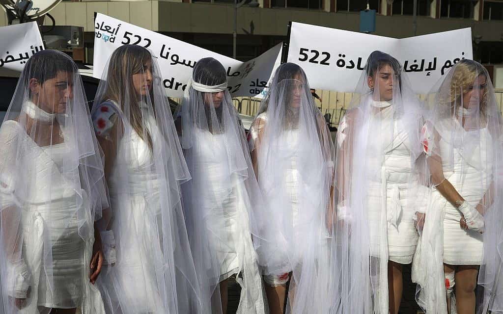 מחאה בלבנון לביטול החוק שמתיר לאנסים להינשא לקרבנותיהם, 2016 (צילום: AP Photo/Hassan Ammar, File)