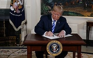 דונלד טראמפ מבטל את הסכם הגרעין עם איראן, מאי 2018 (צילום: AP Photo/Evan Vucci) דונלד טראמפ מבטל את הסכם הגרעין עם איראן, מאי 2018 (צילום: AP Photo/Evan Vucci)