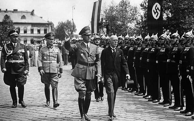 קצינים נאציים בבודפשט, 1939 (צילום: AP PHOTOS)