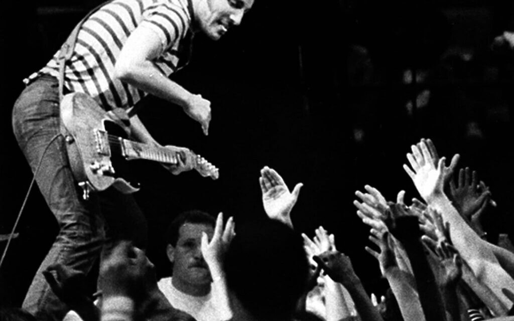 ברוס ספרינגסטין בהופעה, 1981 (צילום: AP Photo/Derer)