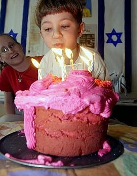 יום הולדת 5 למיכאל אוחיון, בגן הילדים &quot;גן ציפורים&quot; בשכונת בית הכרם בירושלים, 2003 (צילום: אבי אוחיון לע&quot;מ)