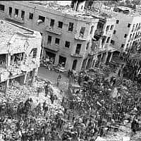 פיצוץ רכב ברחוב בן יהודה בירושלים, 22 בפברואר, 1948. טרוריסטים ערבים שנהגו ברכבים של הצבא הבריטי התפוצצו, והרגו בין 49 ל-58 אזרחים, ופצעו בין 140 ל-200 (צילום: אפרים אילני)