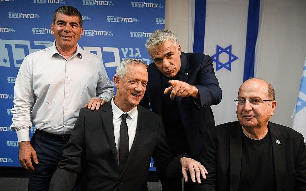 ראשי מפלגת כחול-לבן: משה יעלון, יאיר לפיד, בני גנץ וגבי אשכנזי ביום שאחרי הבחירות, 10 באפריל 2019 (צילום: פלאש90)