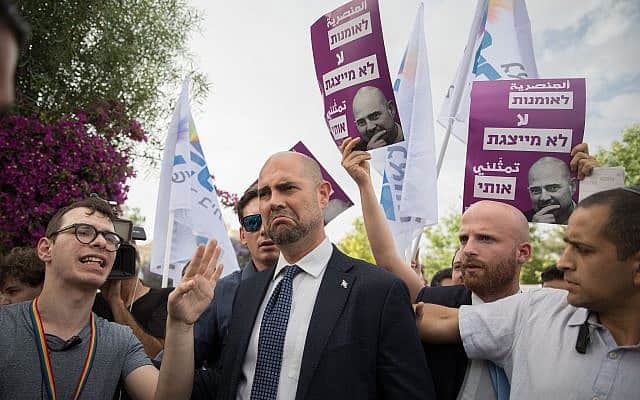 אמיר אוחנה מתקבל בקריאות בוז במצעד הגאווה בירושלים 2019 (צילום: נועם רבקין פנטון/פלאש90)