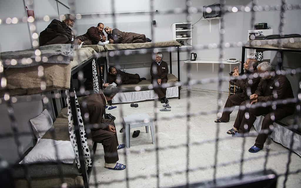 אסירים ביטחוניים בכלא בישראל (צילום: חסאן ג'גי)