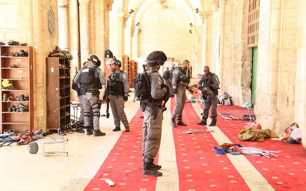 פריצת משמר הגבול למסגד אל אקצה (צילום: משטרת ישראל)