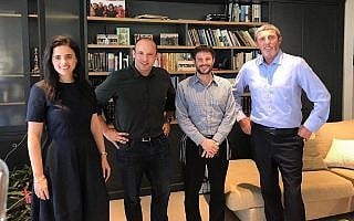 ראשי הימין המאוחד לאחר חתימת ההסכם: רפי פרץ, בצלאל סמוטריץ׳, נפתלי בנט, איילת שקד ראשי הימין המאוחד לאחר חתימת ההסכם: רפי פרץ, בצלאל סמוטריץ׳, נפתלי בנט, איילת שקד