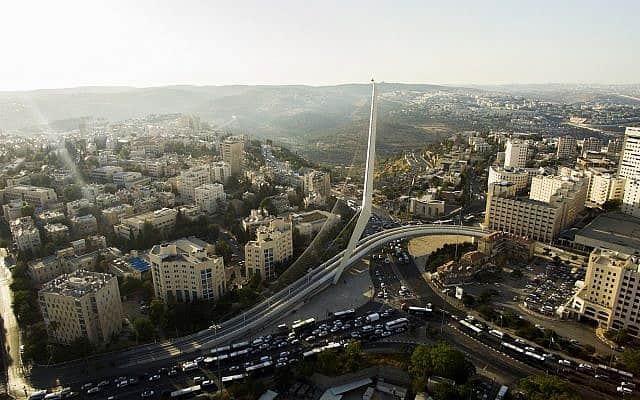 גשר המיתרים בכניסה לירושלים (צילום: גידי אבינרי/פלאש90)