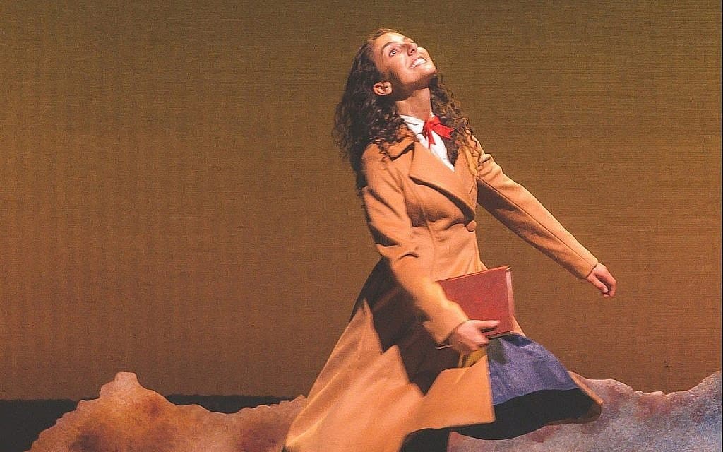 לקסי רבאדי מככבת בהצגת היחיד "חנה סנש (מחזה עם מוזיקה ושירה)" בתאטרון היידי הלאומי פולקסבינה (צילום: צילום: ויקטור נחאי/Properpix.com)
