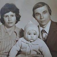 אירה טולצ'ין אימרגליק וההורים שלה, ילנה וניקולאי (צילום: מהאלבום הפרטי)
