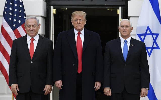 בנימין נתניהו, דונלד טראמפ ומייק פנס בכניסה לבית הלבן ב-25 במרץ 2019 (צילום: AP Photo/Susan Walsh)