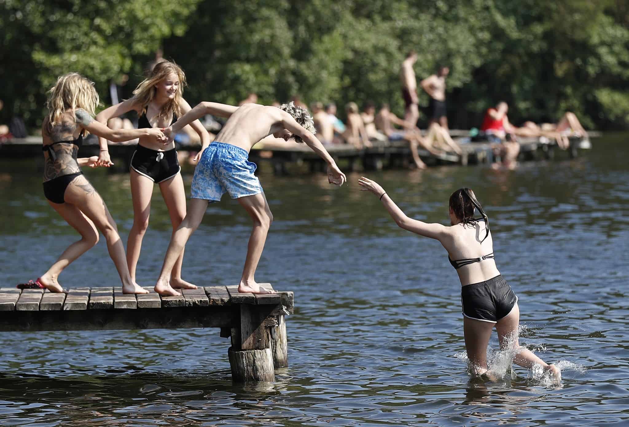 גל החום בליטא, קיץ 2019 (צילום: AP Photo/Mindaugas Kulbis)