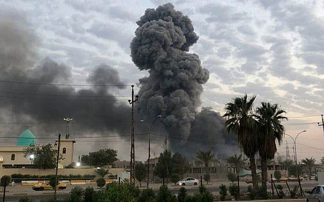 פיצוץ בסיס צבאי בדרום-מערב עיראק ב-12 באוגוסט 2019 (צילום: AP Photo/Loay Hameed)