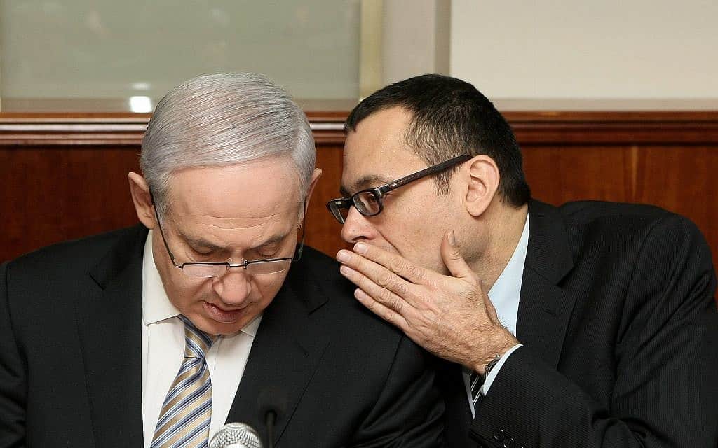 צבי האוזר ובנימין נתניהו, 2012 (צילום: קובי גדעון/פלאש90) צבי האוזר ובנימין נתניהו, 2012 (צילום: קובי גדעון/פלאש90)