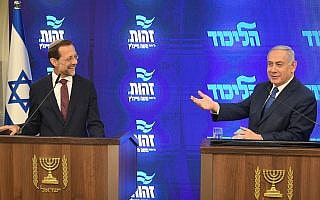 בנימין נתניהו ומשה פייגלין במסיבת העיתונאים בכפה המכבייה, 29 באוגוסט 2019 (צילום: פלאש90) בנימין נתניהו ומשה פייגלין במסיבת העיתונאים בכפה המכבייה, 29 באוגוסט 2019 (צילום: פלאש90)