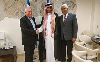 ח״כ אבי דיכטר (משמאל) נפגש עם הבלוגר הסעודי מוחמד סעוד ב-22 ביולי 2019 (צילום: דוברות הכנסת) ח״כ אבי דיכטר (משמאל) נפגש עם הבלוגר הסעודי מוחמד סעוד ב-22 ביולי 2019 (צילום: דוברות הכנסת)