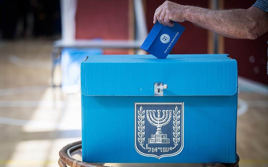 קלפי בבחירות לכנסת ה-21 (צילום: Hadas Parush/Flash90) קלפי בבחירות לכנסת ה-21 (צילום: Hadas Parush/Flash90)