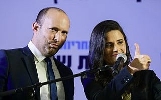 נפתלי בנט ואיילת שקד במסיבת העיתונאים של הימין החדש בה הכריזו כי שקד תעמוד בראש המפלגה. 21 ביולי 2019 (צילום: תומר נויברג/פלאש90) נפתלי בנט ואיילת שקד במסיבת העיתונאים של הימין החדש בה הכריזו כי שקד תעמוד בראש המפלגה. 21 ביולי 2019 (צילום: תומר נויברג/פלאש90)
