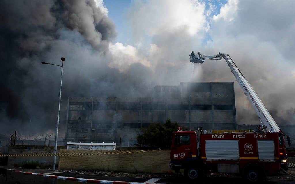 השריפה במפעל "שמן" בחיפה, ב-5 בספטמבר 2019 (צילום: Meir Vaknin/Flash90)