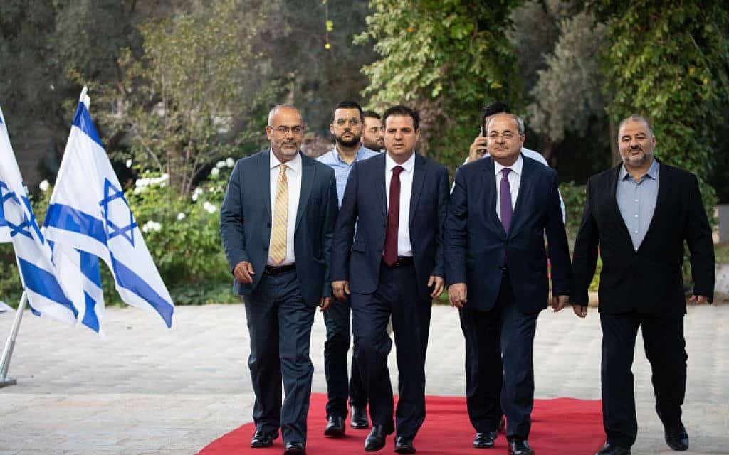 חברי הרשימה המשותפת מגיעים לפגישה עם נשיא המדינה (צילום: Yonatan Sindel/Flash90)
