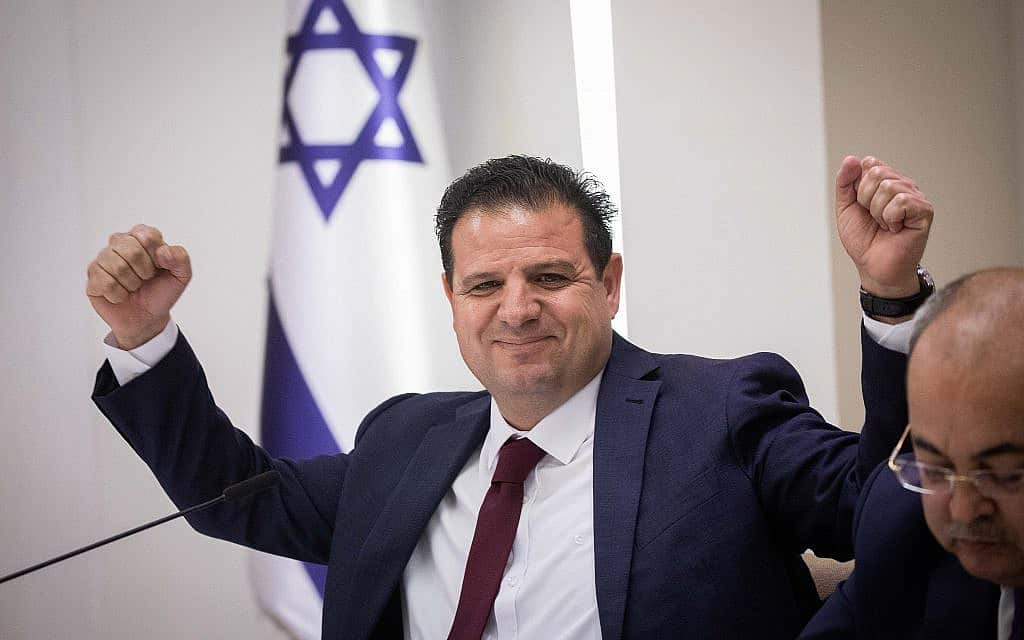 ראש הרשימה המשותפת איימן עודה עושה היסטוריה בבית הנשיא, ב-22 בספטמבר 2019 (צילום: יונתן סינדל/פלאש90) ראש הרשימה המשותפת איימן עודה עושה היסטוריה בבית הנשיא, ב-22 בספטמבר 2019 (צילום: יונתן סינדל/פלאש90)