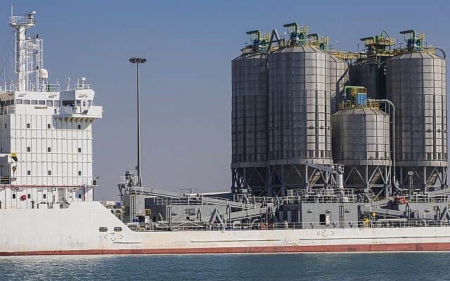 מסוף ייבוא מלט של חברת סימנט במספנות ישראל, במפרץ חיפה