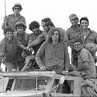 חיילי מילואים עומדים על משאית במהלך מלחמת יום כיפור בחצי האי סיני ב-6 באוקטובר, 1973 (צילום: אבי שמעוני, במחנה, ארכיון משרד הביטחון)