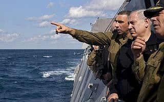 בנימין נתניהו מקבל תידרוך על סיפון אח"י אילת, 2009 (צילום: בנימין נתניהו מקבל תידרוך על סיפון אח"י אילת, 2009) בנימין נתניהו מקבל תידרוך על סיפון אח"י אילת, 2009 (צילום: בנימין נתניהו מקבל תידרוך על סיפון אח"י אילת, 2009)
