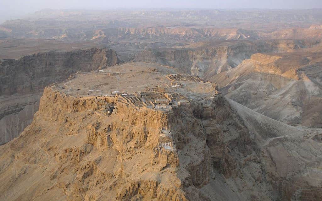 מבט אווירי על מצדה (צילום: אנדרו שיווה/ויקיפדיה/CC BY-SA) מבט אווירי על מצדה (צילום: אנדרו שיווה/ויקיפדיה/CC BY-SA)