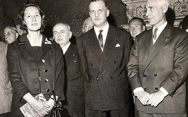 מארי-מדלן פורקאד, משמאל, לצד חבריה המרגלים פרדיננד רודריגז ופול ברנרד, אחרי המלחמה (צילום: Patrick Rodriguez-Redington)