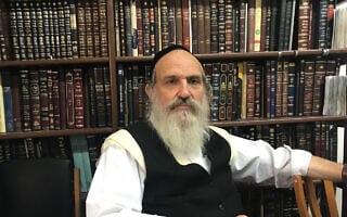 דודי זילברשלג בביתו בחיפה. 30 באוקטובר 2019 (צילום: אמיר בן-דוד) דודי זילברשלג בביתו בחיפה. 30 באוקטובר 2019 (צילום: אמיר בן-דוד)