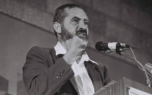 מאיר כהנא נואם בכנסת ב-24 באוגוסט 1984 (צילום: יוסי זמיר/פלאש90)