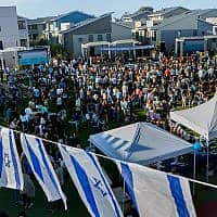 משפחות ישראליות חוגגות את יום העצמאות של ישראל במרכז הקהילה היהודית בפאלו אלטו, קליפורניה, 9 במאי 2019 (צילום: שאול ברומברגר/באדיבות מרכז הקהילה היהודית בפאלו אלטו)