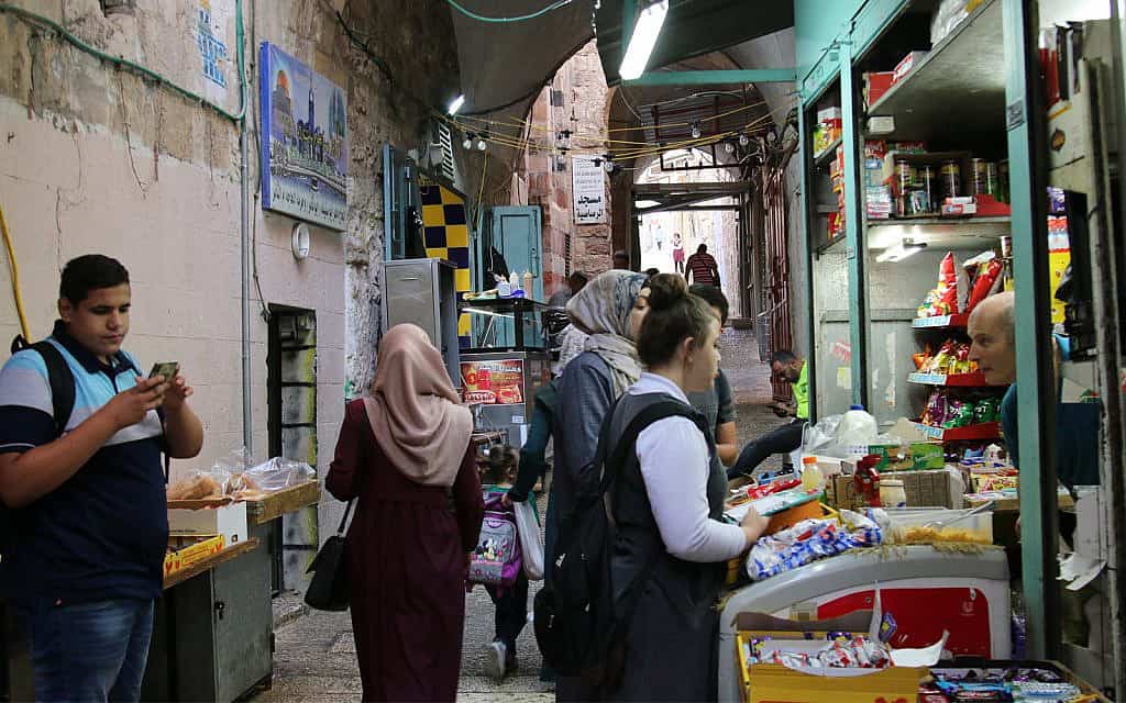 רחוב הדגל בירושלים יוצא ממעלה המדרשה ברובע המוסלמי של העיר העתיקה של העיר (צילום: שמואל בר-עם)