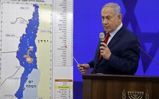 ראש הממשלה בנימין נתניהו במהלך נאום ברמת גן, מדבר על בקעת הירדן ומבטיח להחיל עליה ריבונות ישראלית אם ישוב וייבחר, 10 בספטמבר 2019 (צילום: מנחם כהנא/סוכנות הידיעות הצרפתית) ראש הממשלה בנימין נתניהו במהלך נאום ברמת גן, מדבר על בקעת הירדן ומבטיח להחיל עליה ריבונות ישראלית אם ישוב וייבחר, 10 בספטמבר 2019 (צילום: מנחם כהנא/סוכנות הידיעות הצרפתית)
