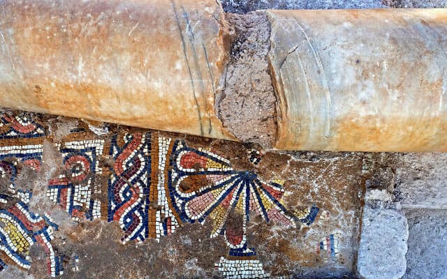 עמוד שנמצא במתחם הכנסייה מהתקופה הביזנטית ברמת בית שמש, 2017 (צילום: אסף פרץ, רשות העתיקות)