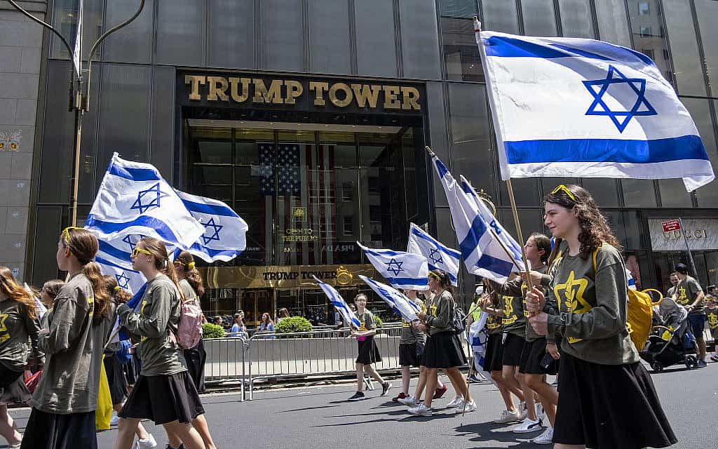 צעדת התמיכה בישראל ברחובות מנהטן ביוני 2019, חולפת על פני מגדלי טראמפ (צילום: AP Photo/Craig Ruttle)