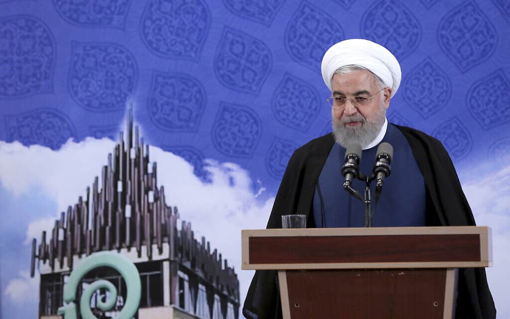 נשיא איראן חסן רוחאני מכריז על השמשת מתקן ההעשרה בפורדו, ב-5 בנובמבר 2019 (צילום: Office of the Iranian Presidency via AP)